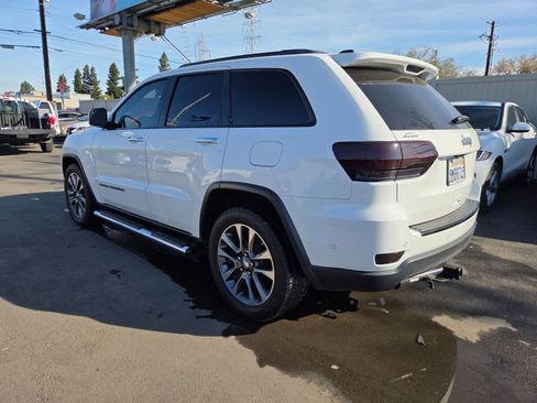 Used 2018 Jeep Grand Cherokee Limited image 2