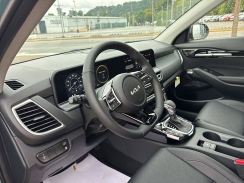 New 2026 Kia Seltos SX w/ SX Sunroof Package image 26
