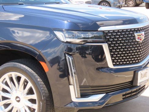 Used 2023 Cadillac Escalade ESV Premium Luxury RWD image 5
