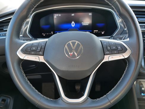 Used 2022 Volkswagen Tiguan SE image 25