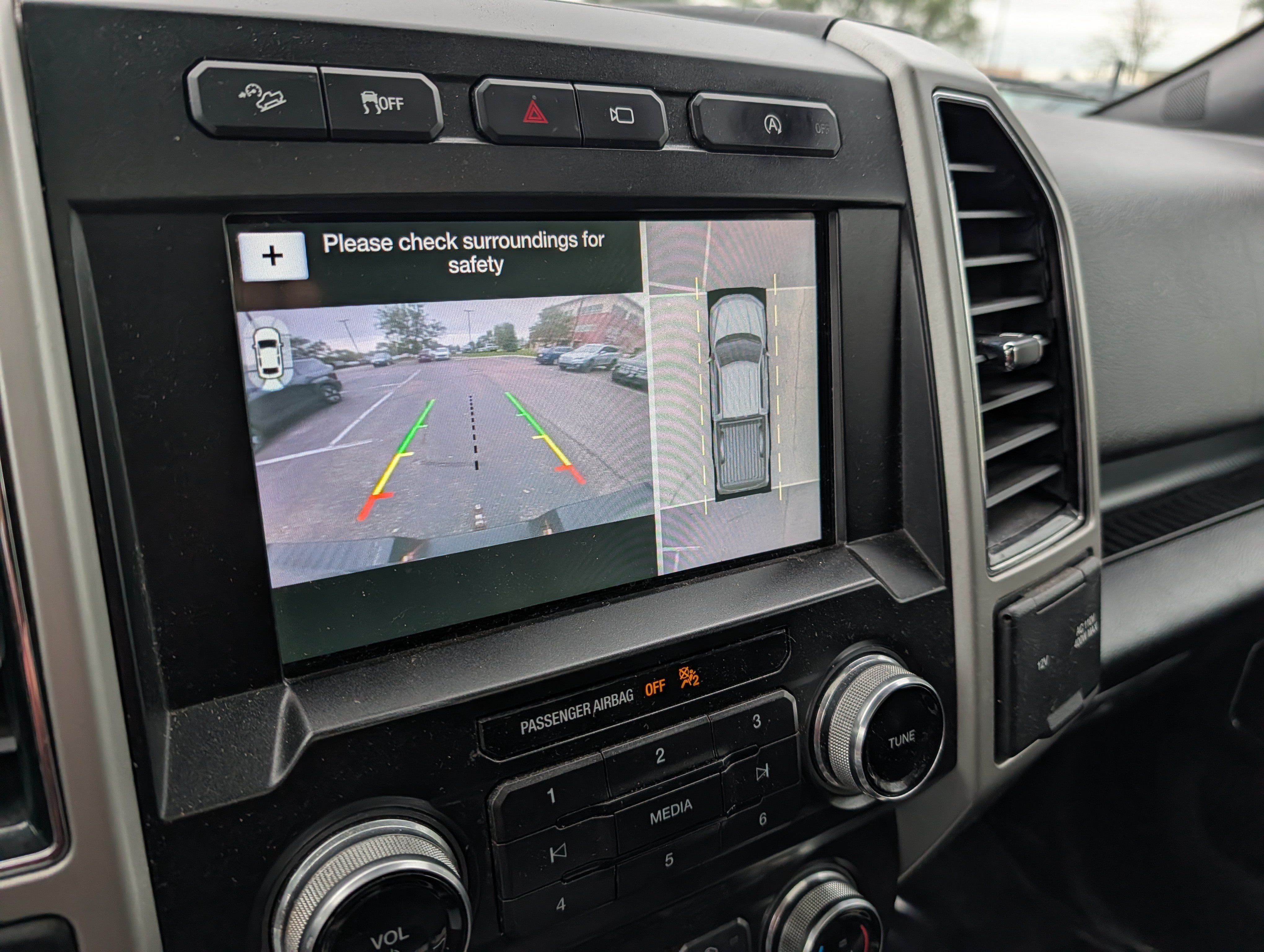 Used 2019 Ford F150 Lariat w/ Equipment Group 502A Luxury AWD/4WD image 17