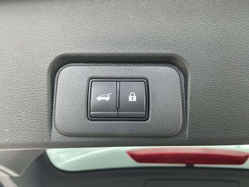 Used 2023 Nissan Rogue SV w/ SV Premium B Package FWD image 10