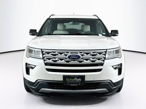 Used 2018 Ford Explorer XLT w/ Equipment Group 202A FWD image 2