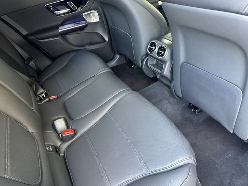 Used 2025 Mercedes-Benz GLC 300 4MATIC image 33
