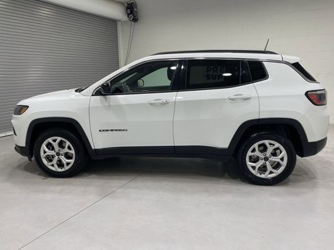 Used 2025 Jeep Compass Latitude AWD/4WD image 5
