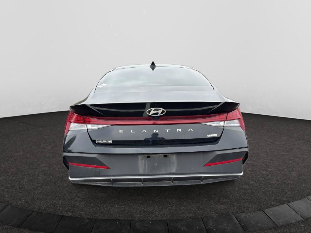 Used 2025 Hyundai Elantra Hybrid FWD image 6