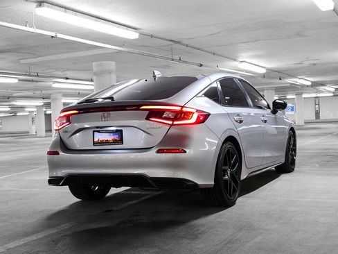 Used 2023 Honda Civic Sport image 6