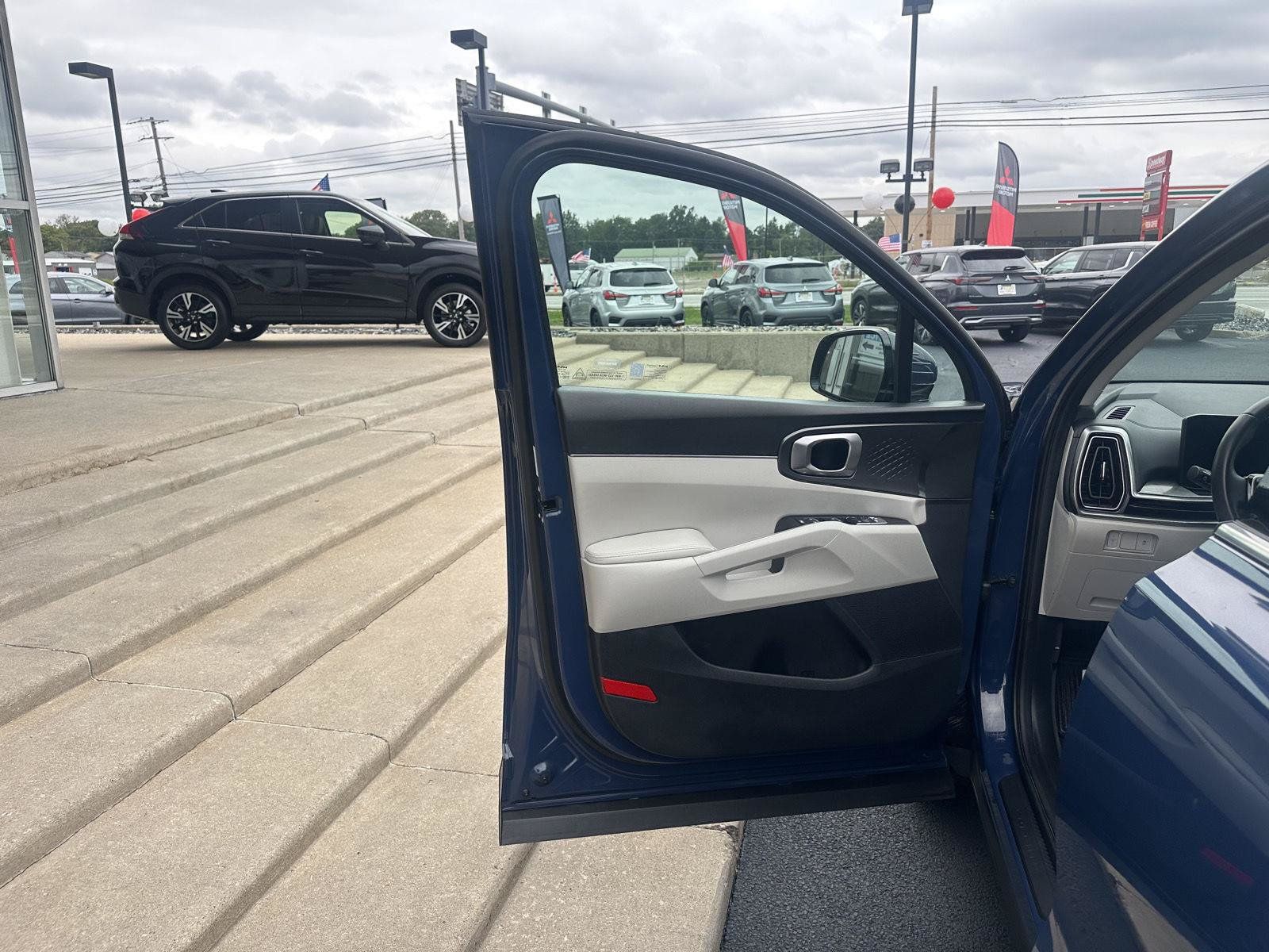 Used 2025 Kia Sorento S FWD image 18