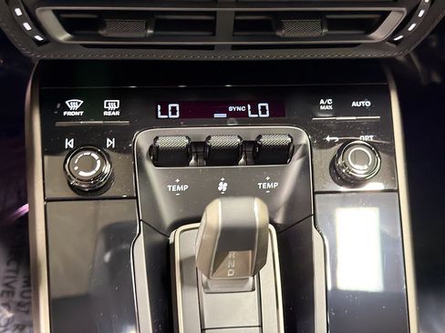 Certified 2025 Porsche 911 Turbo AWD/4WD image 31