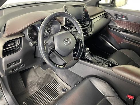 Used 2019 Toyota C-HR Limited image 2