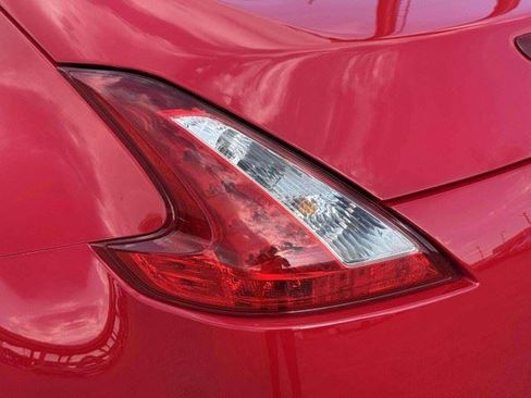 Used 2015 Nissan 370Z Coupe RWD image 15