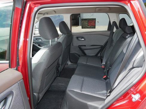 Certified 2022 Nissan Rogue SV image 10