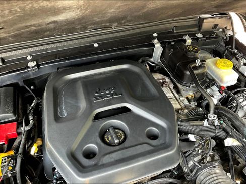Used 2023 Jeep Wrangler Unlimited Sahara AWD/4WD image 30