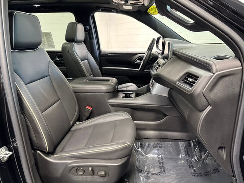 Used 2022 GMC Yukon XL SLT w/ SLT Premium Package AWD/4WD image 11
