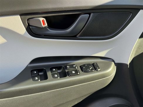 Used 2023 Hyundai Kona SEL image 18