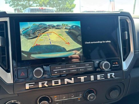 Used 2025 Nissan Frontier SV AWD/4WD image 21
