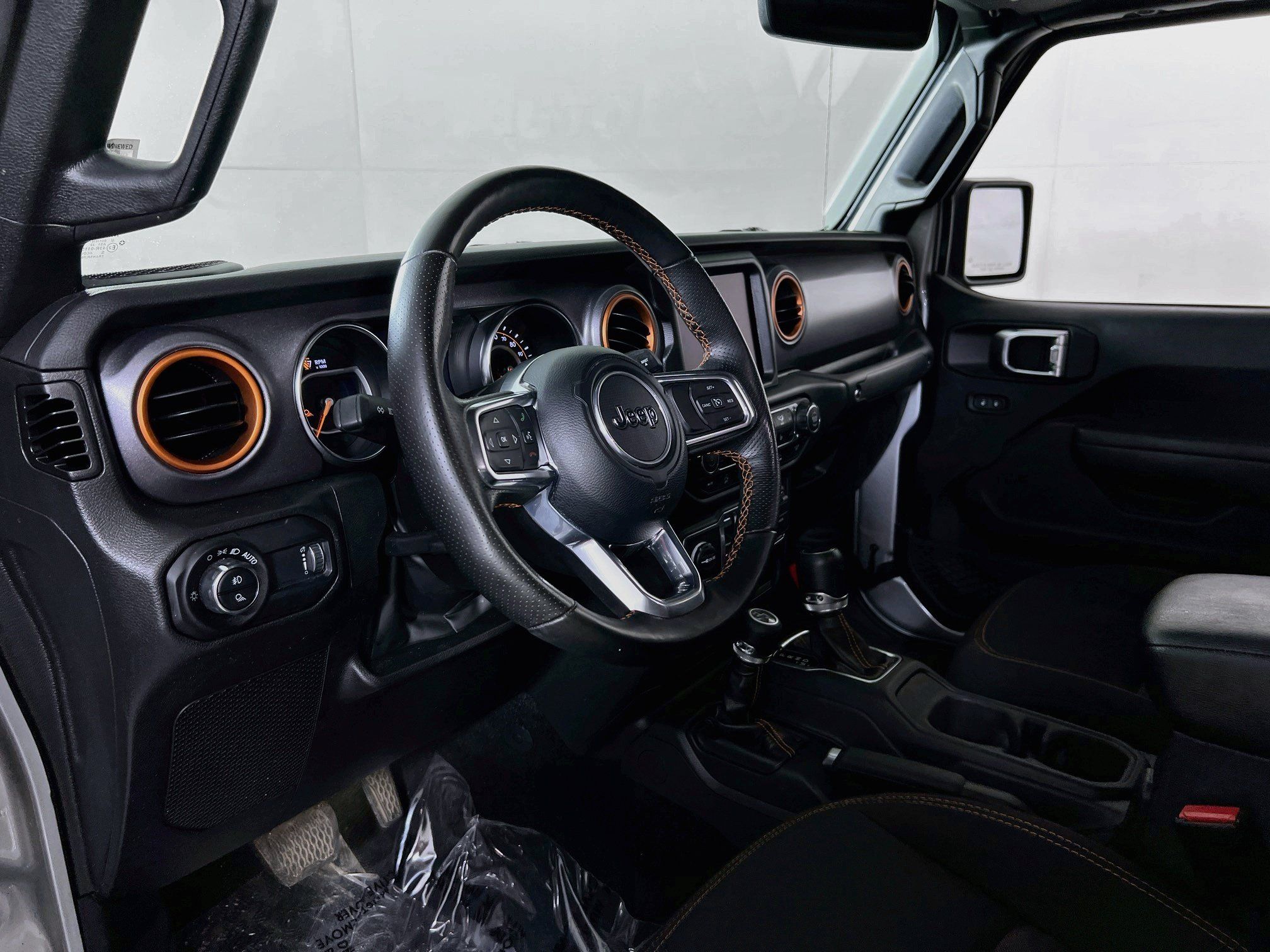 Used 2023 Jeep Gladiator Mojave w/ Cold Weather Group AWD/4WD image 9