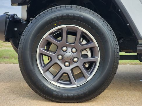 Used 2022 Jeep Gladiator Overland w/ Popular Equipment Package image 14