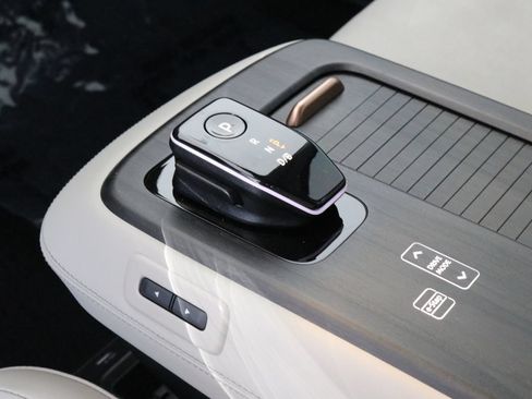 Used 2024 Nissan Ariya AWD image 20