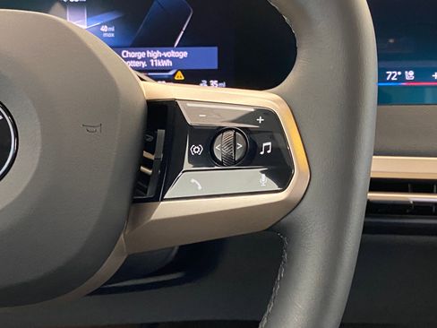 New 2026 BMW iX xDrive60 w/ Premium Package image 30