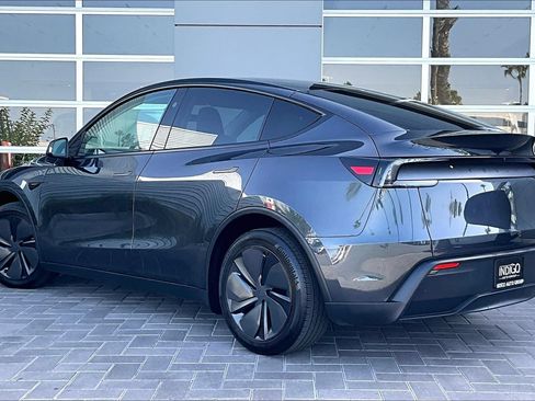 Used 2026 Tesla Model Y Long Range RWD image 11
