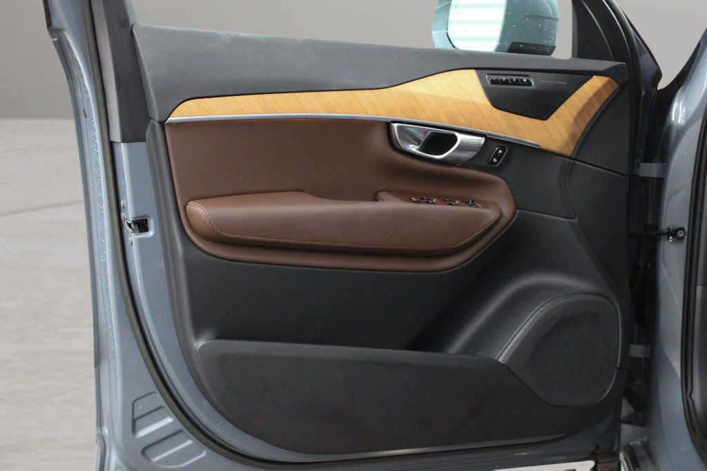Certified 2023 Volvo XC90 B6 Plus AWD/4WD image 16