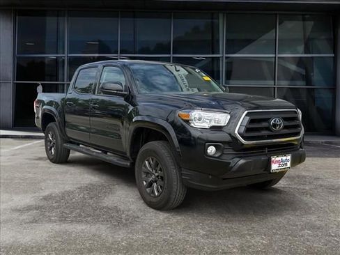 Used 2023 Toyota Tacoma SR5 AWD/4WD image 2