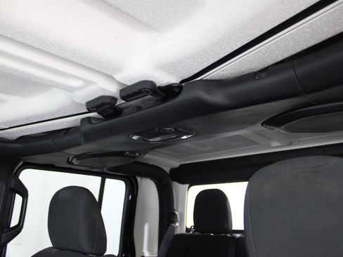 Used 2020 Jeep Gladiator Overland image 24