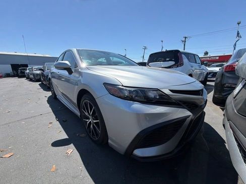 Used 2023 Toyota Camry SE FWD image 2
