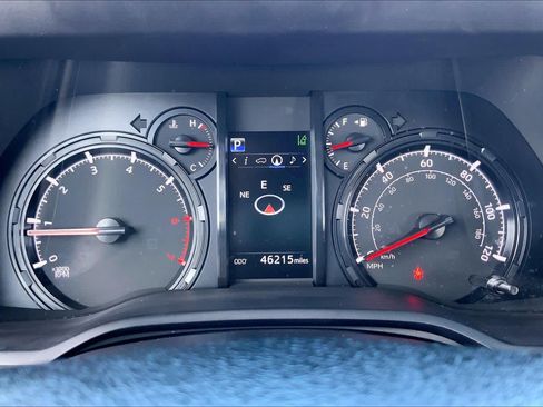 Used 2022 Toyota 4Runner SR5 Premium w/ Moonroof Package RWD image 25