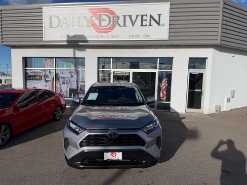 Used 2022 Toyota RAV4 LE image 3