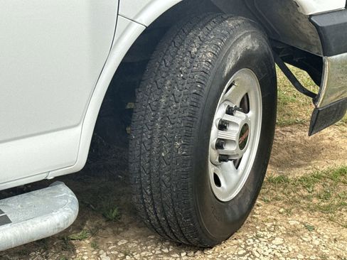 Used 2024 GMC Savana 2500 w/ Driver Convenience Package image 12