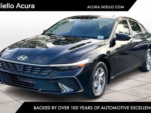 Used 2024 Hyundai Elantra SE image 1