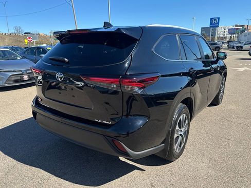 Used 2024 Toyota Highlander XLE AWD/4WD image 10