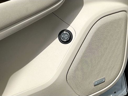 Used 2023 GMC Acadia Denali w/ Denali Technology Package image 19