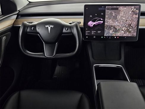 Used 2023 Tesla Model Y Long Range image 8