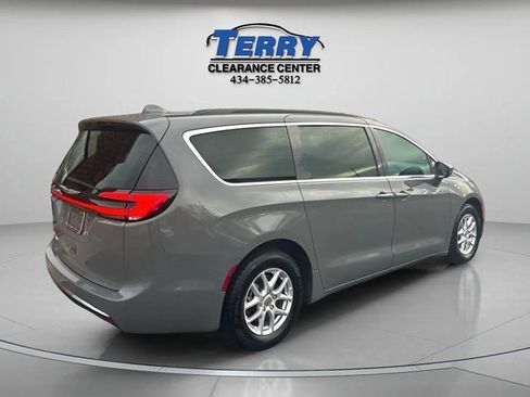 Used 2022 Chrysler Pacifica Touring-L image 5