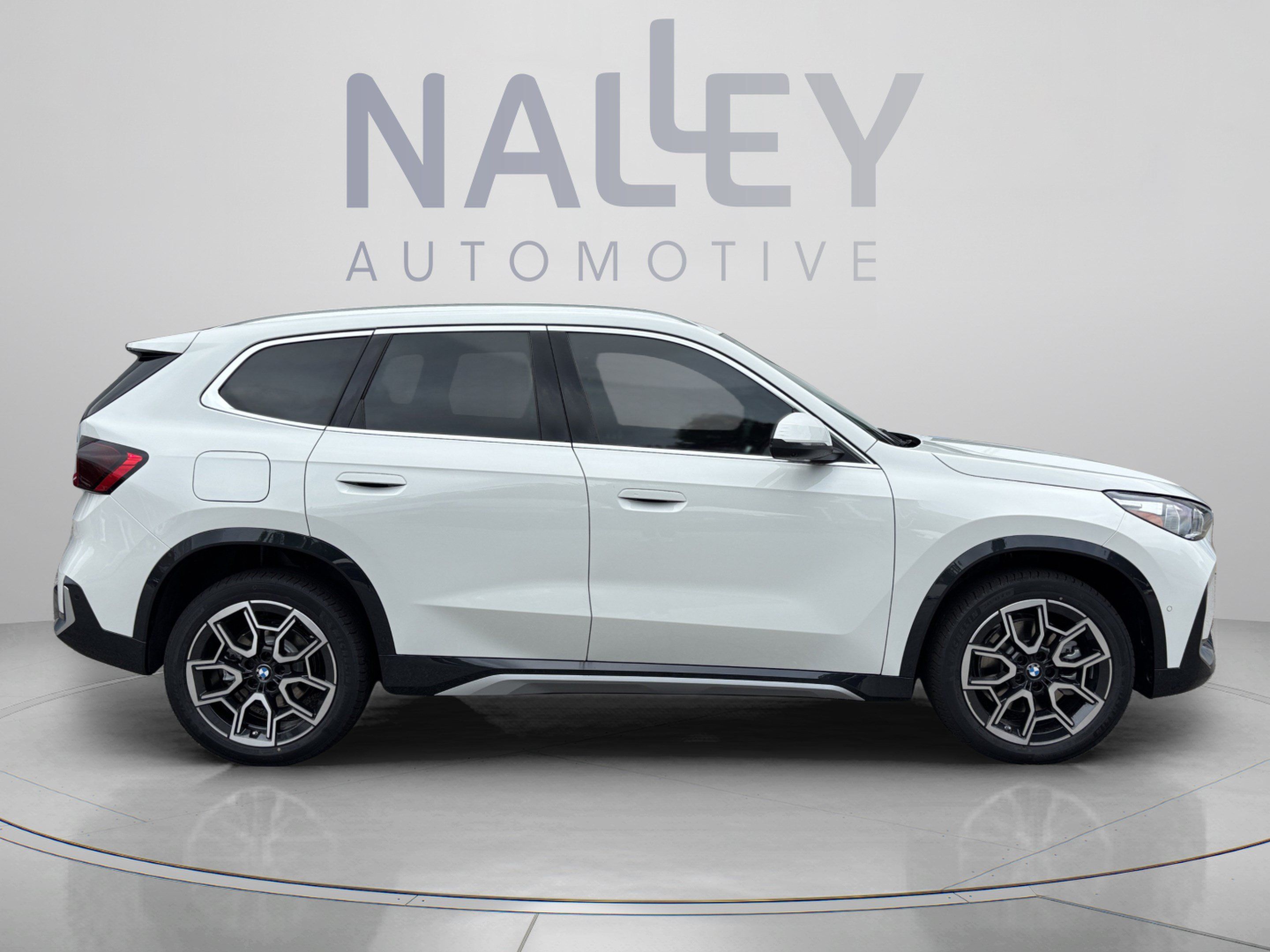 Used 2026 BMW X1 xDrive28i w/ Technology Package AWD/4WD image 4