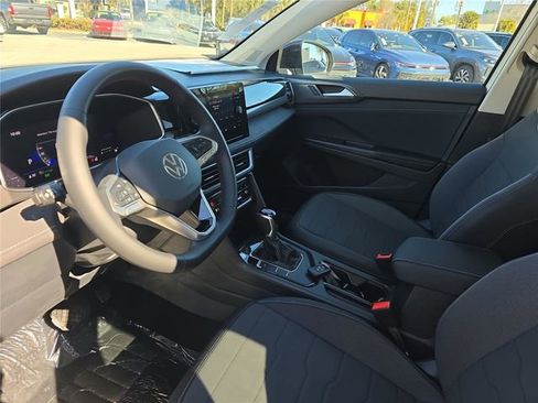 New 2026 Volkswagen Taos SE image 15