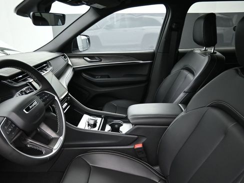 New 2025 Jeep Grand Cherokee Limited image 13