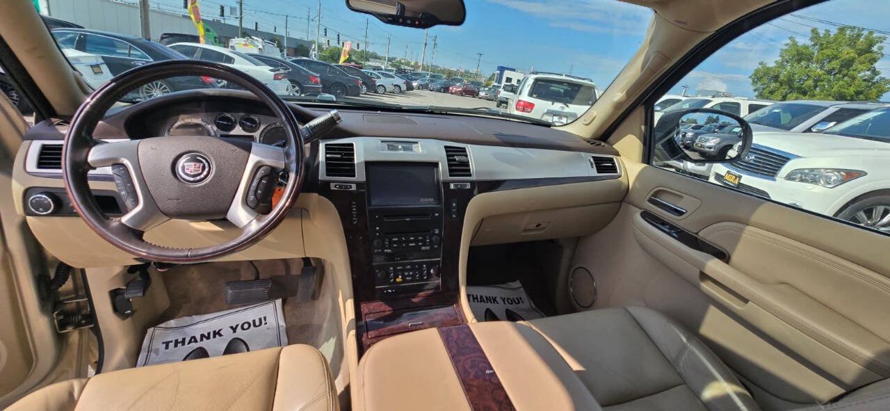 Used 2009 Cadillac Escalade ESV AWD image 18