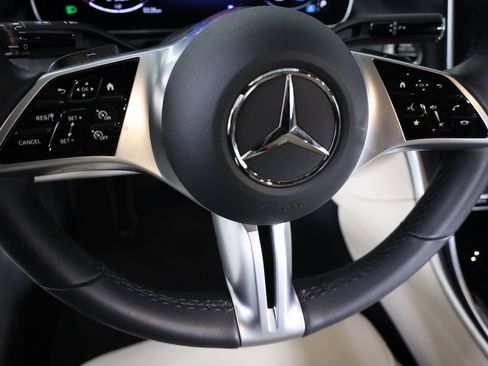 Certified 2025 Mercedes-Benz C 300 4MATIC Sedan image 31