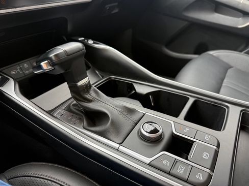 Used 2025 Kia Sorento S FWD image 19