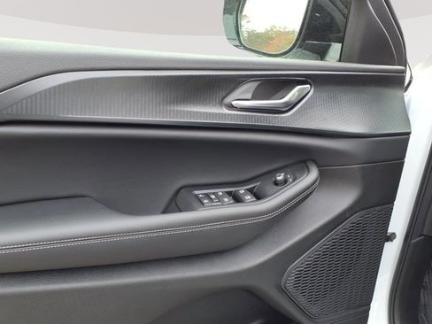 New 2025 Jeep Grand Cherokee L Altitude image 9