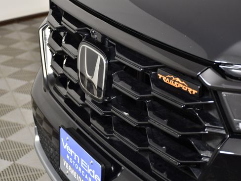Certified 2025 Honda Pilot TrailSport image 11
