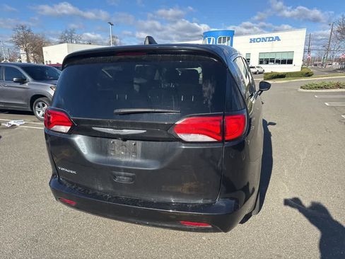 Used 2023 Chrysler Voyager LX image 19