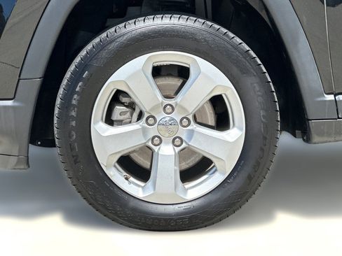 Used 2018 Jeep Compass Latitude w/ Popular Equipment Group AWD/4WD image 11