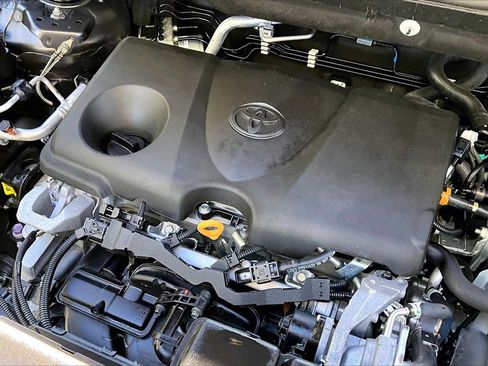 Used 2021 Toyota RAV4 XLE image 28