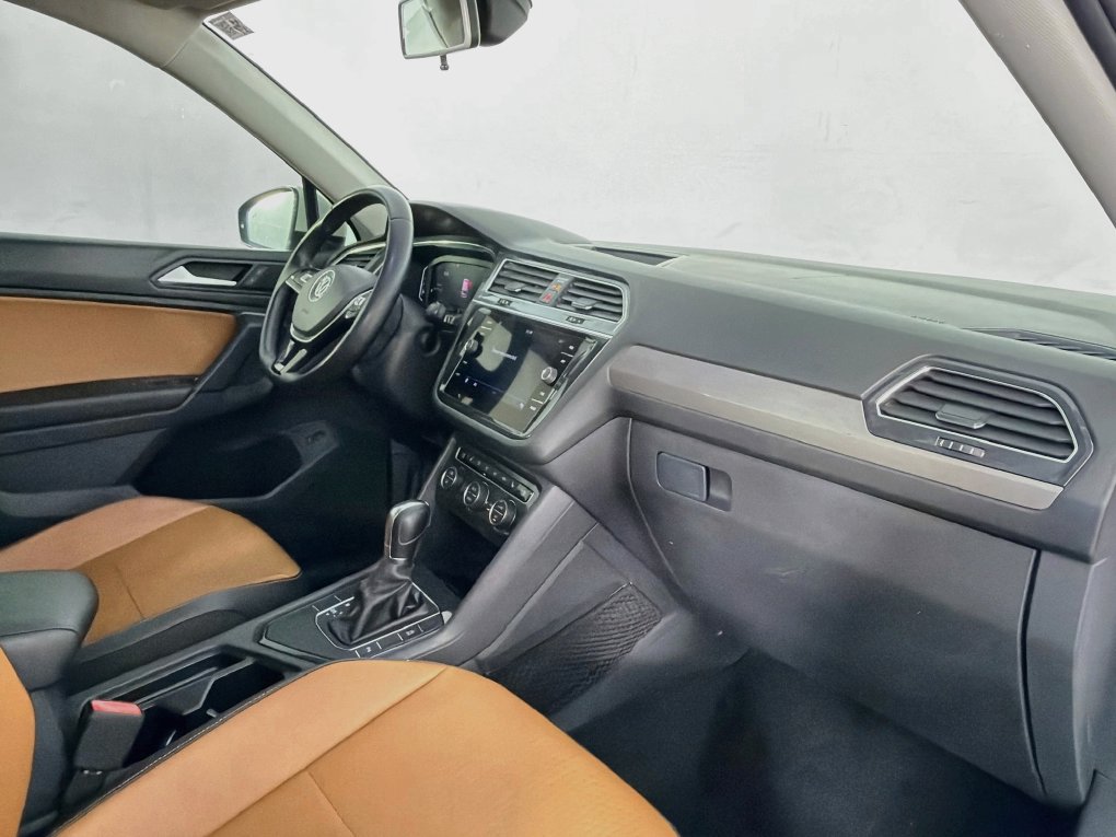 Used 2019 Volkswagen Tiguan SEL FWD image 29
