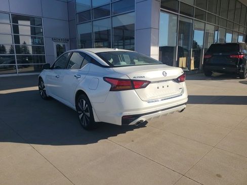 Used 2022 Nissan Altima 2.5 SV w/ SV Premium Package image 5